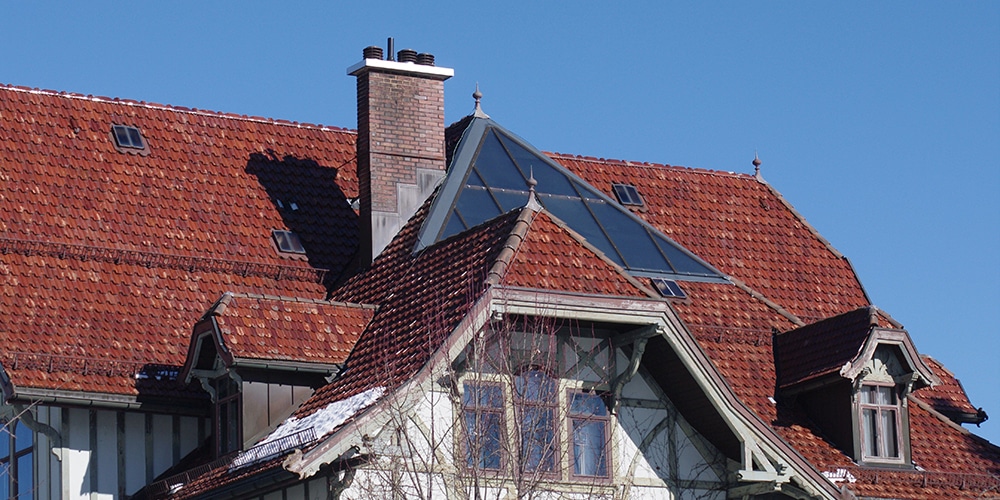 Energieeffizienz für historische Bauten: Ästhetische Solaranlagen wie hier auf dem Dach der Fabrikantenvilla Grauer in Degersheim sind auch im Thurgau gefragt.