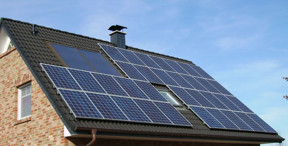 Die Sprechstunde «Energie» zeigt die Möglichkeiten der Sonnenenergienutzung für die Strom- und die Wärmeproduktion auf.  