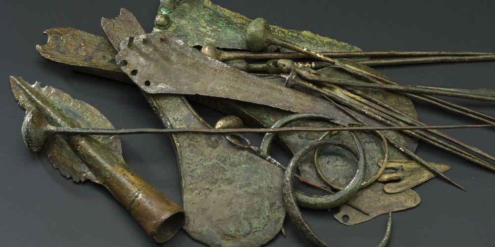 Waffen, Schmuck und Geräte aus Arbon. Solche Objekte wurden in der Bronzezeit oft den Göttern geopfert. Foto Daniel Steiner, Amt für Archäologie