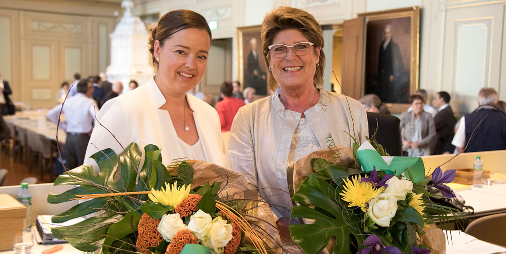 Die neu gewählte Regierungspräsidentin Carmen Haag und die neu gewählte Präsidentin des Grossen Rates, Heidi Grau-Lanz.