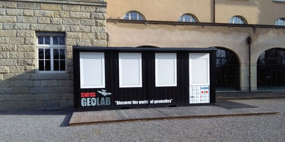 Der Container von SwissGeoLab steht derzeit auf dem Gelände der Kantonsschule in Frauenfeld.