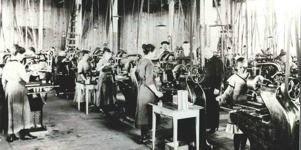 Frauen in der Fabrik – der Normalfall im Zeitalter der Industrialisierung.