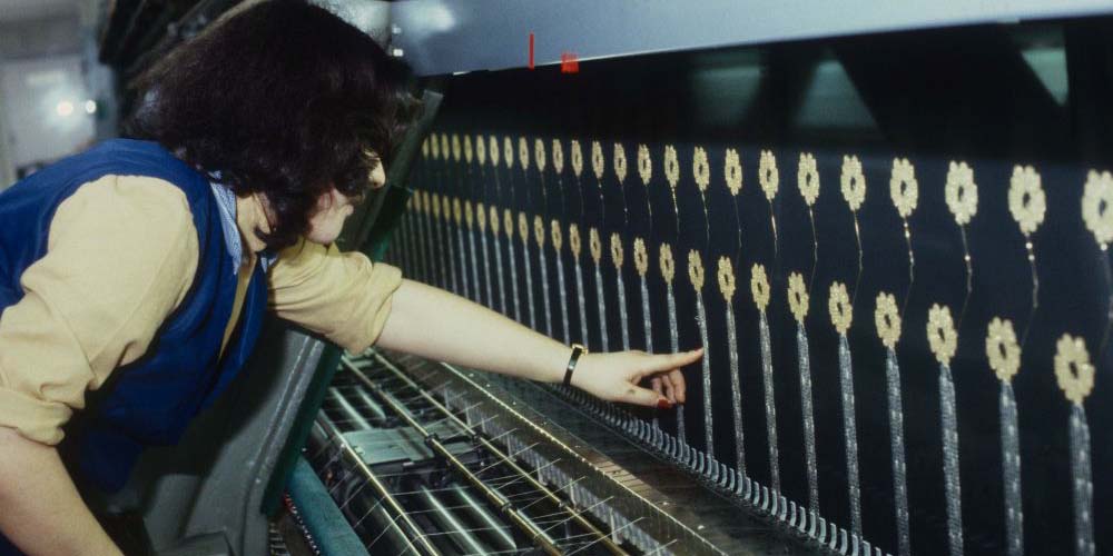 Die Arbeit in einer Textilfabrik war im Thurgau weit verbreitet (Sirnach 1974). Foto ETH-Bibliothek Zürich, Bildarchiv / Fotograf Hans Krebs