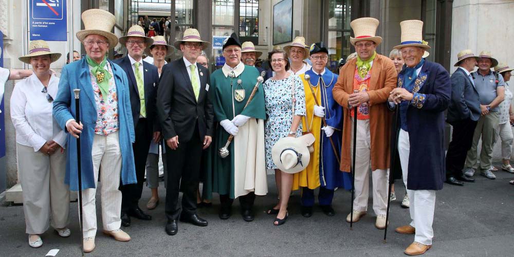 Am Bahnhof in Vevey wurde die Thurgauer Delegation, angeführt vom Regierungsrat, von den Vertretern des Fête des Vignerons empfangen.